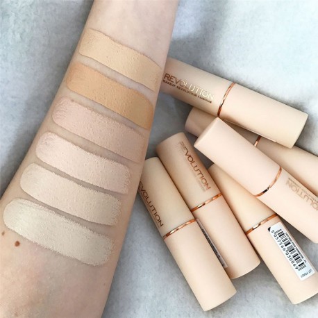 Makeup Revolution Fast Base Stick Foundation - F3 - kryjący podkład w sztyfcie Makeup Revolution Fast Base Stick Foundation - F3 - kryjący podkład w sztyfcie