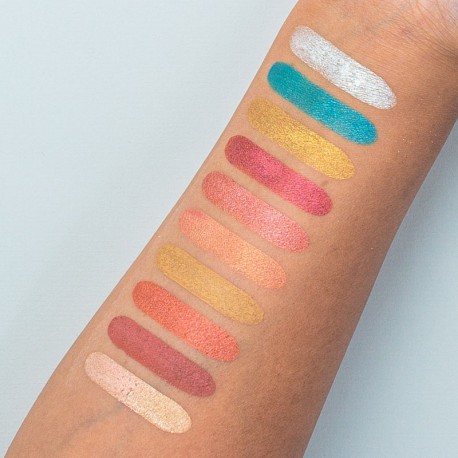 Makeup Revolution X Kisu Eyeshadow & Highlighter Palette - paleta do makijażu Makeup Revolution X Kisu Eyeshadow & Highlighter Palette - paleta do makijażu