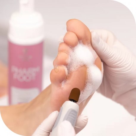 Pharm Foot Anti Callus Master - Pianka zmiękczająca zrogowacenia 30% mocznika 200 ml