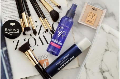 Jak utrwalić makijaż? Jak stosować utrwalacz do makijażu?