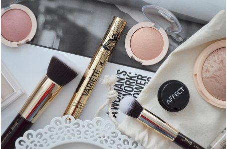 Kosmetyki do makijażu na start: co kupić na początek?