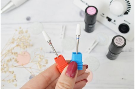 Jak szybko zdjąć manicure hybrydowy z pomocą frezarki? Zdejmowanie hybrydy frezarką