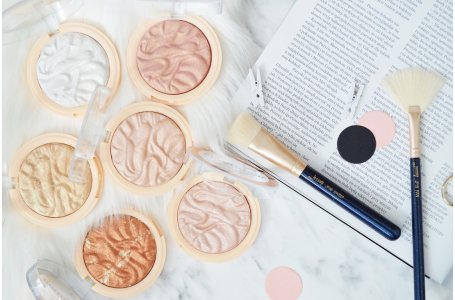 Jaki rozświetlacz wybrać? Przegląd i rodzaje rozświetlaczy