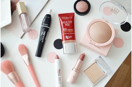 Makijaż na lato: jakie kosmetyki wybrać?