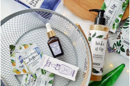 Jak zregenerować i wzmocnić włosy po lecie?