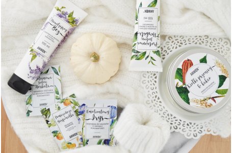 Jak nakładać odżywkę na włosy? Co zrobić, żeby odżywka lepiej działała?