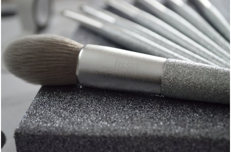 Hit w kosmetyczce! Srebrne, brokatowe pędzle Jessup, czyli Shining Party Brush Set Jessup 