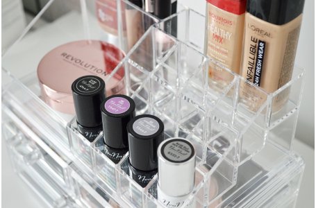 Jak zorganizować kosmetyki? Hit: akrylowy organizer!